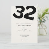 Invitation d'anniversaire 32 ans minimale - Typo g (Debout devant)