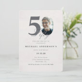 Invitation d'anniversaire 50 ans minimaliste (Debout devant)