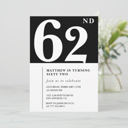Invitation d'anniversaire 62 ans noir Élégant Chic (Debout devant)