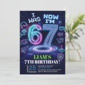 Invitation d'anniversaire 6 7 Meme tendance Six Se (Debout devant)