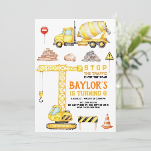 Invitation d'anniversaire 8 ans Construction (Debout devant)