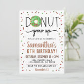 Invitation d'anniversaire à la croissance du beign (Debout devant)