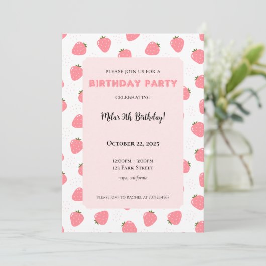 Invitation d'anniversaire à la fraise (Debout devant)