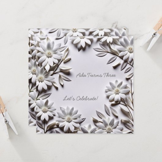 Invitation d'anniversaire aux fleurs blanches (Devant/Arrière en situation)