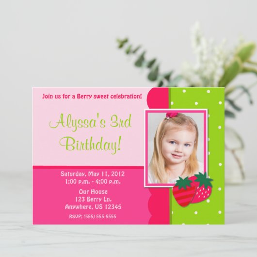 Invitation d'anniversaire aux fraises (Debout devant)