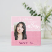 Invitation d'anniversaire avec fleurs roses carrée (Debout devant)