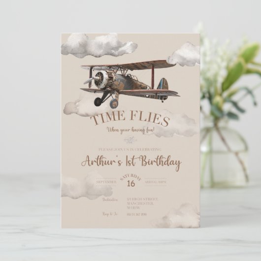 Invitation d'anniversaire avion Time Flies (Debout devant)