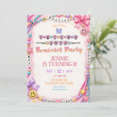 Invitation d'anniversaire Bracelet d'amitié (Debout devant)