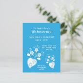 Invitation d'anniversaire charmante avec fleur ble (Debout devant)