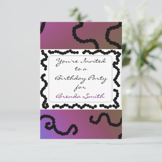 Invitation d'anniversaire classique violet et perl (Debout devant)