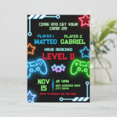 Invitation d'anniversaire conjointe de la partie d (Debout devant)