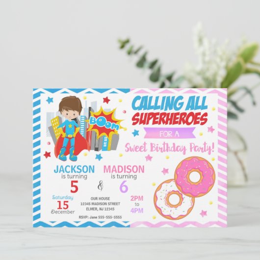 Invitation d'anniversaire conjointe Super-héros & (Debout devant)