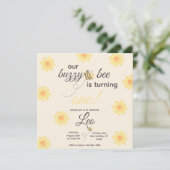 Invitation d'anniversaire d'abeille (Debout devant)