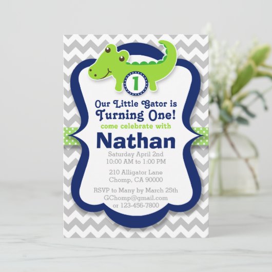 Invitation d'anniversaire d'alligator - alligator (Debout devant)