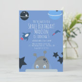Invitation d'anniversaire dans l'espace thème alie (Debout devant)