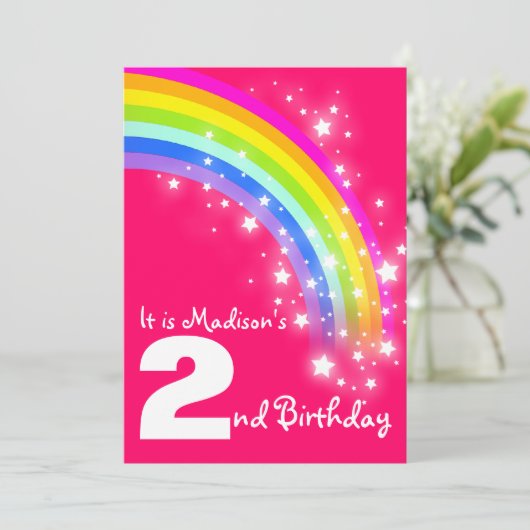 Invitation d'anniversaire d'arc-en-ciel pourpre (Debout devant)