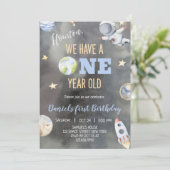 Invitation d'anniversaire d'astronaute dans l'espa (Debout devant)