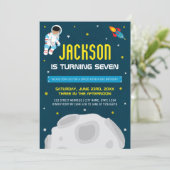 Invitation d'anniversaire d'astronaute garçon somb (Debout devant)