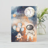 Invitation d'anniversaire d'astronaute mignon de l (Debout devant)