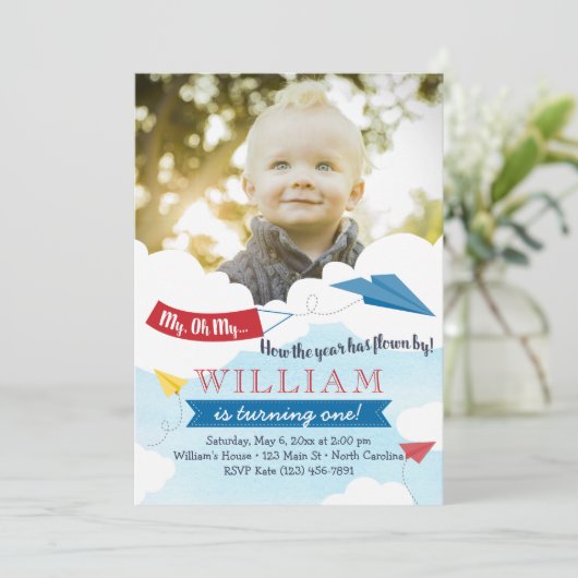 Invitation d'anniversaire d'avion papier (Debout devant)