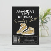 Invitation d'anniversaire de bal de baskets dorées (Debout devant)