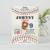 Invitation d'anniversaire de baseball pour garçon  (Debout devant)