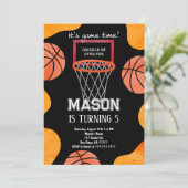 Invitation d'anniversaire de basket-ball, (Debout devant)