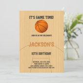 Invitation d'anniversaire de basket-ball Brown (Debout devant)