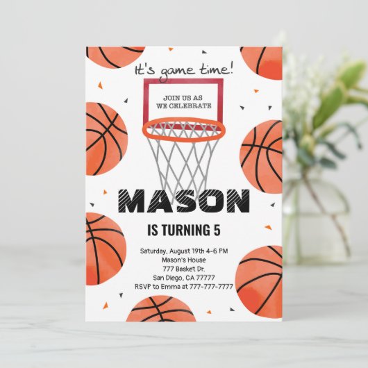 Invitation d'anniversaire de basket-ball modifiabl (Debout devant)