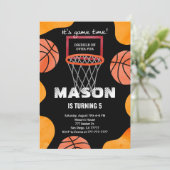 Invitation d'anniversaire de basketball (Debout devant)