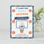 Invitation d'anniversaire de basketball orange (Debout devant)