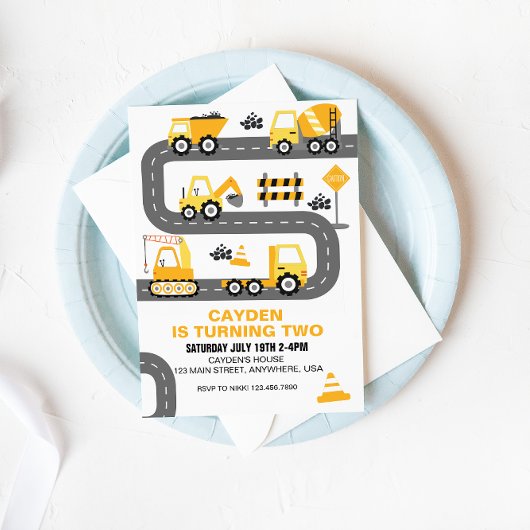 Invitation d'anniversaire de camion de constructio