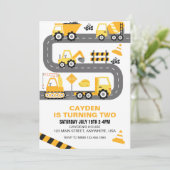 Invitation d'anniversaire de camion de constructio (Debout devant)