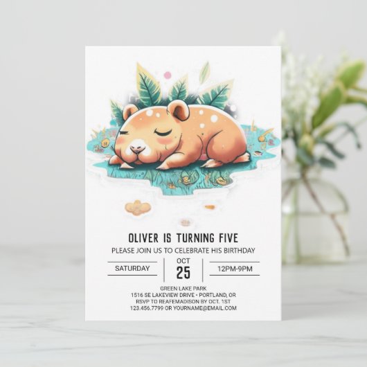 Invitation d'anniversaire de Capybara modifiable (Debout devant)