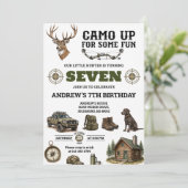 Invitation d'anniversaire de chasse camouflage per (Debout devant)