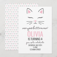 Invitation d'anniversaire de chaton avec coeurs ro