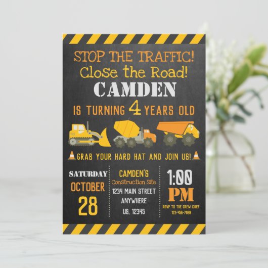 Invitation d'anniversaire de construction (Debout devant)