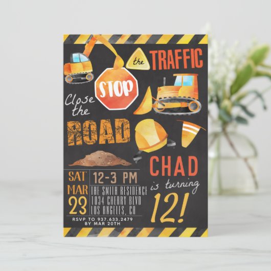 Invitation d'anniversaire de construction (Debout devant)