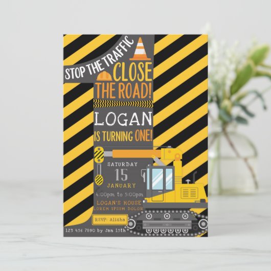 Invitation d'anniversaire de construction (Debout devant)