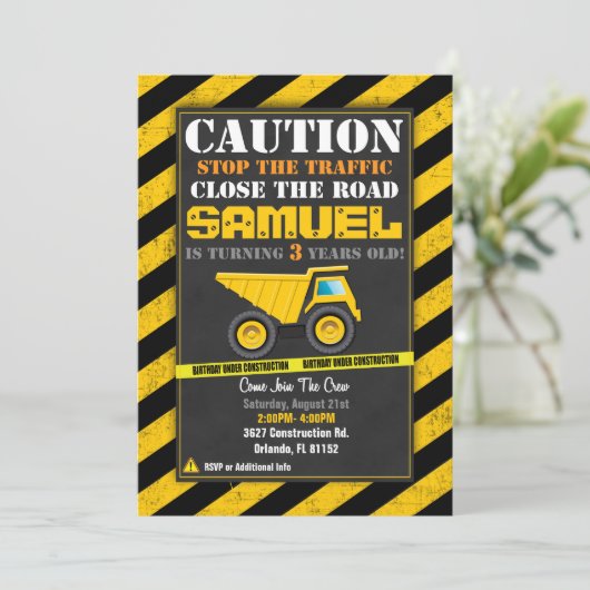 Invitation d'anniversaire de construction (Debout devant)