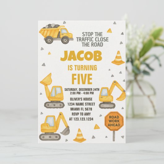 Invitation d'anniversaire de construction pour enf (Debout devant)