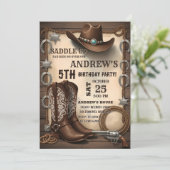 Invitation d'anniversaire de cow-boy de selle de c (Debout devant)