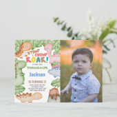Invitation d'anniversaire de Dinosaur avec photo (Debout devant)