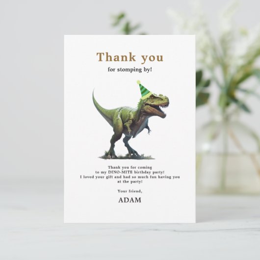 Invitation d'anniversaire de dinosaure, Anniversai (Debout devant)