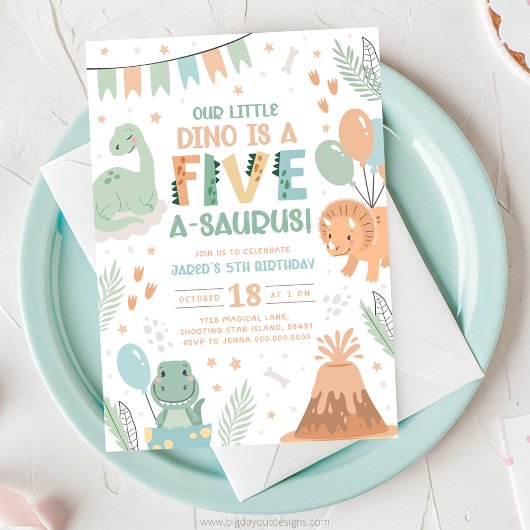 Invitation d'anniversaire de dinosaure cinq. Bébé 