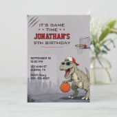 Invitation d'anniversaire de dinosaure de basketba (Debout devant)