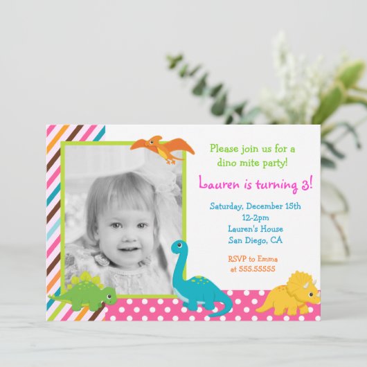 Invitation d'anniversaire de dinosaure de fille (Debout devant)