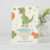 Invitation d'anniversaire de dinosaure mignon (Debout devant)