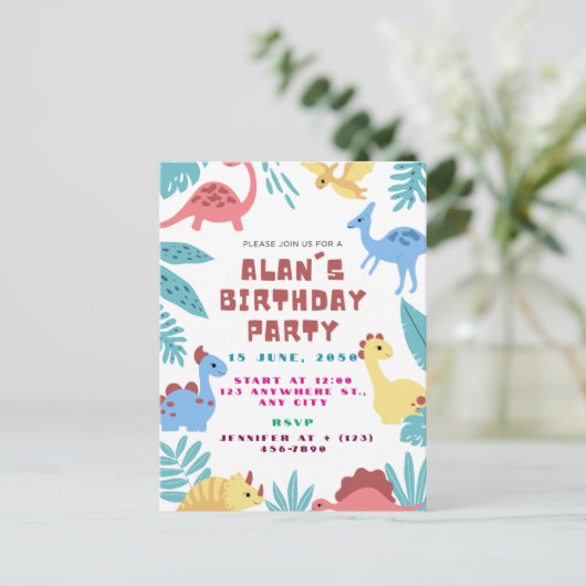 Invitation d'anniversaire de dinosaure mignon (Debout devant)
