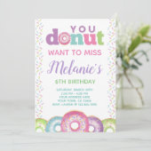 Invitation d'anniversaire de Donut (Debout devant)